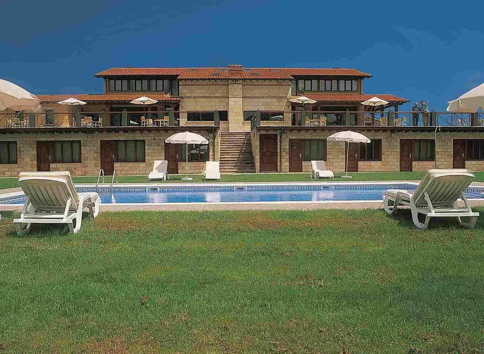 Hotel Don Silvio Colombres Exteriör bild